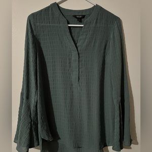 Simply Vera Wang v-neck mint green blouse
